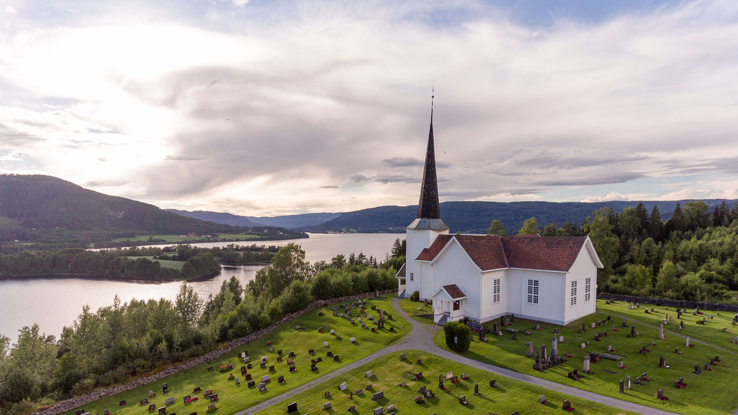 Fluberg Kirke (Foto: Bjørn H Stuedal)