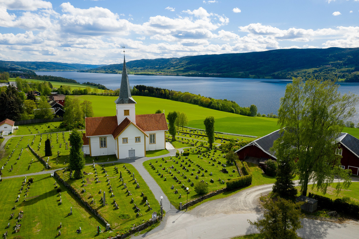 Hov kirke, Søndre Land