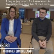 Stillframe fra video som viser ordfører Anne Hagenborg med kultursjef Sander Willassen